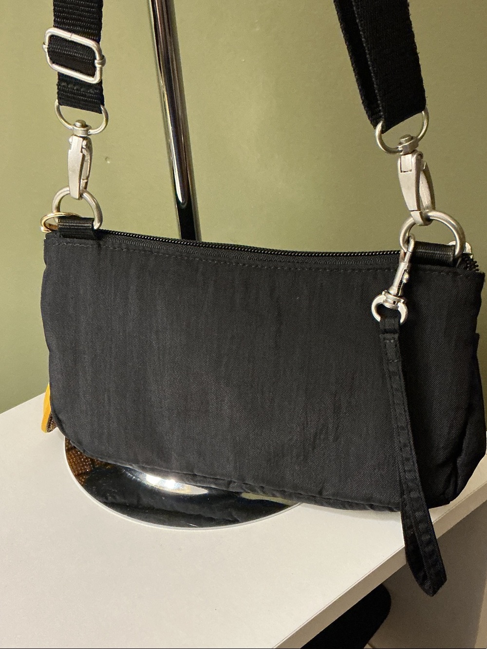 Baggallini Black Nylon Crossbody Bag Multi Pockets with Pineapple Charm - Picture 4 of 9